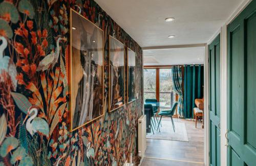 Heron's Perch- A pond-side retreat with cinema room - Photo 3