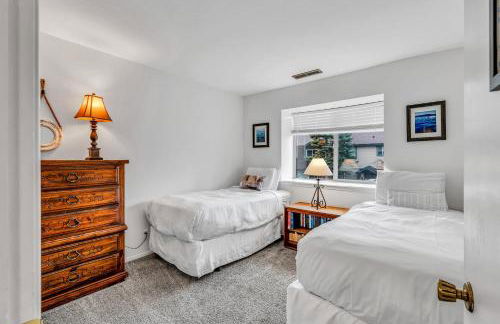 Modern 3BD -Walk to Lake & Beach - Foto 22