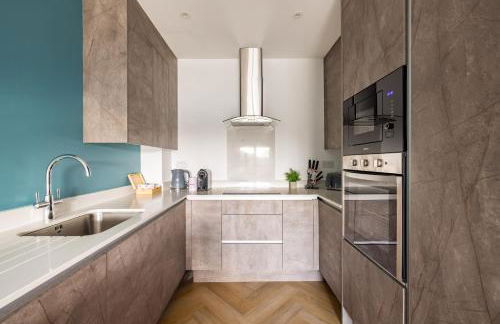 Staines Riverside by Charles Hope - Foto 34