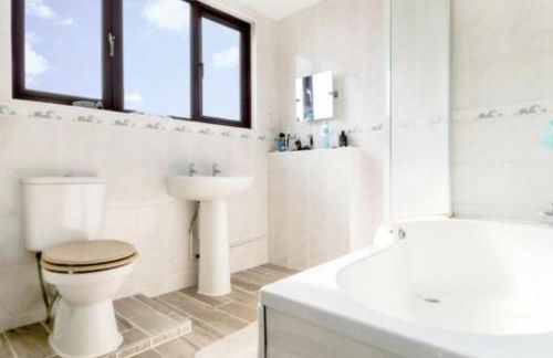 Pet Friendly Home in Chelmsford-Hot Tub-Sleeps 6 - Foto 2