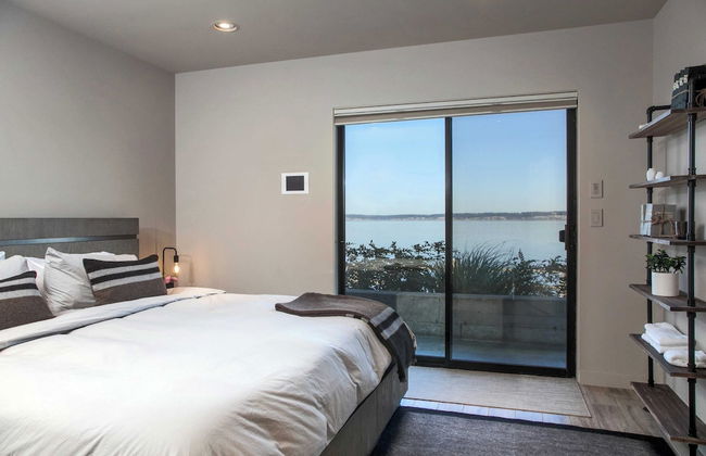 Langley Waterfront Condo by Avantstay A+ Views - Photo 22