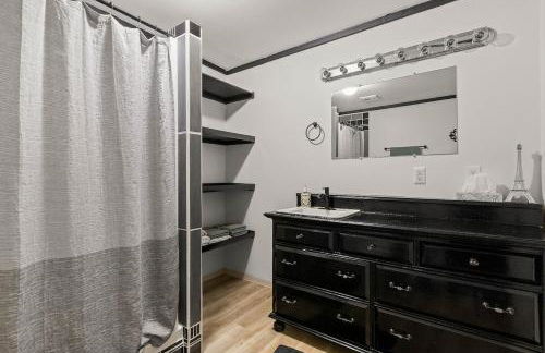 4-Bedroom Chateau in Southern Washington- Luxurious Retreat with Pond & Creek - Foto 28