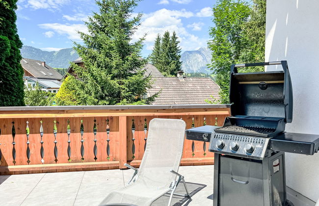 The Red Apartment - Photo 22