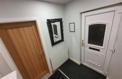 Whole House - 4 Bedrooms - Parking - Sleeps 8 - Foto 12