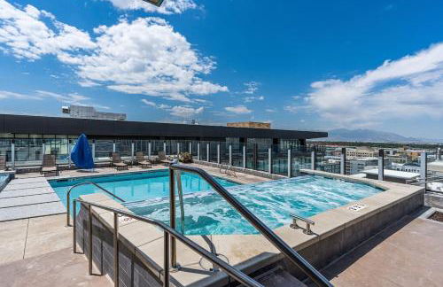 10thFloor CityView HotTub,Pool,Gym,Parking,King Bed - Foto 11