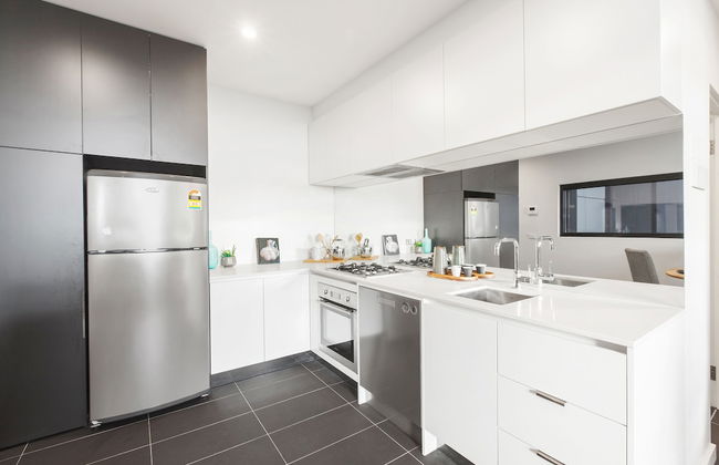 Ocean Views St Kilda Apartment by Ready Set Host - Foto 9