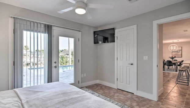 Beach House with Pool 3 Mi to Anna Maria Island! - Foto 3, Interior