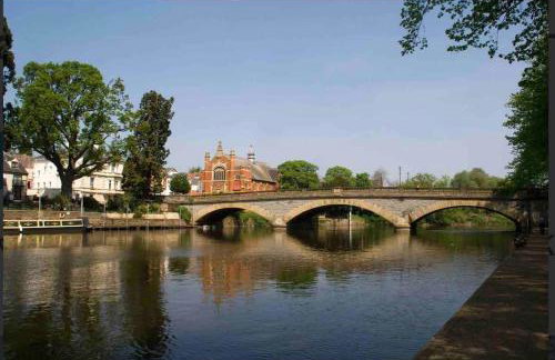 Freshly decorated apartment 10 mins from Cotswolds Child Friendly Great location with plenty of nearby free parking freestanding bath and outdoor private terrace area - Foto 25