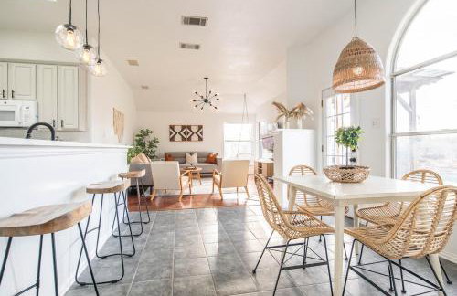 Elite 4BR 2BA Holiday Home with Hot Tub, Pool, and BBQ - Foto 9