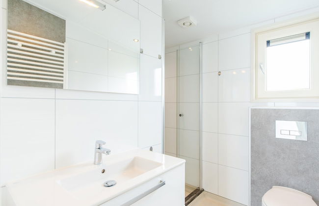 Modern Chalet With Dishwasher, Near the Beach - Photo 10