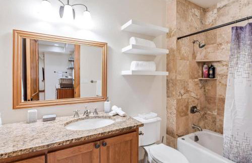 Cozy Spacious Mountain Home Close To Everything - Foto 31