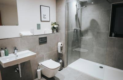 Forest Corner Luxury Home with Hot Tub - Foto 11