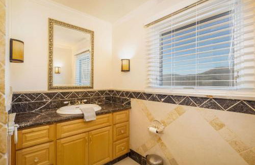 Ocean & Mountain View Home - Walk to Trails Beach Family Activities - Foto 17