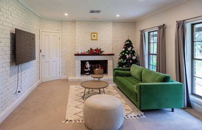 Furche Barossa Vineyard & Fireplace - Photo 12