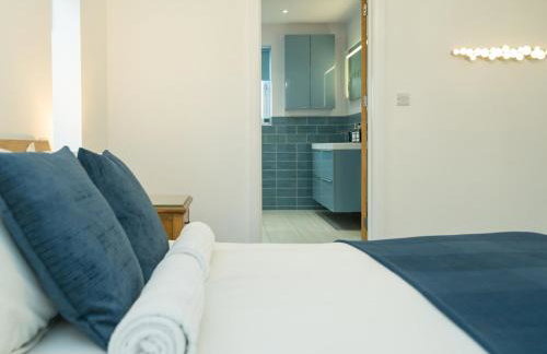 Modern 4-Bed Home Spacious & Comfortable - Pass the Keys - Foto 24