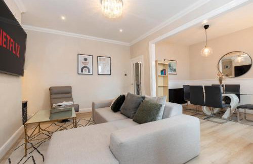 Bright & Comfortable 4-Bed Home 9 mins from Newcastle City Center - Free Parking - Foto 7