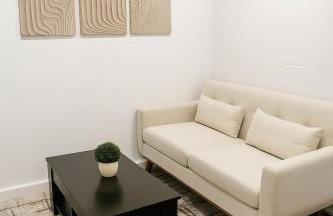 Bright & Stylish Guest Suite with Modern Comforts - Foto 11