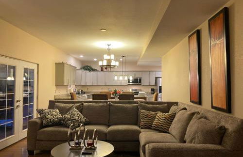 Huge Cozy Home with Many Bedrooms in Ivywild - Foto 24