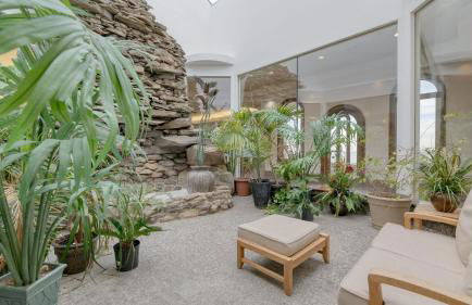 Bay Estate Luxe Waterfront Home w/ Private Pier, Main+guest House, Bay Views - Foto 26