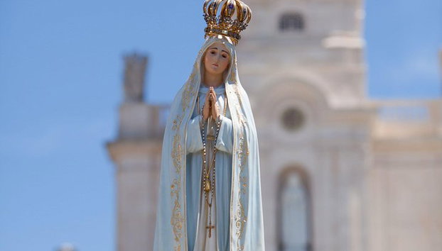 Fatima and Tomar Full Day Private Tour from Lisbon - Photo 5, Statue of Our Lady of the Rosary of Fatima