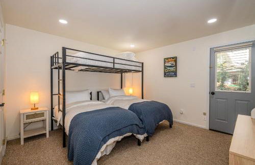 Waterfront Vashon Island Home, Beach Access and View - Foto 15