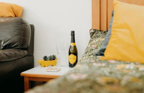 Luxury Private Suite-Parking, Courtyard & Wi-Fi - Foto 6