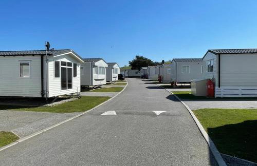 Golden Dunes Retreat, Dog-Friendly Stay at Par Sands Holiday Park, Cornwall - Photo 18