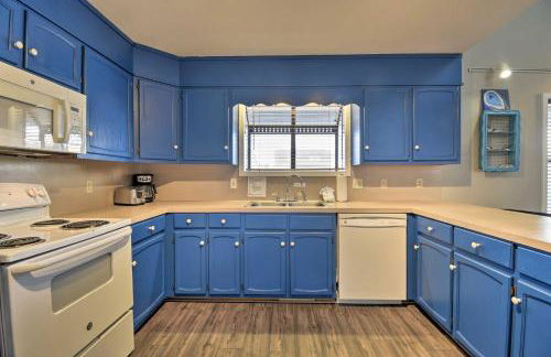 Steps to Sunset Beach Canal-Front Home with Dock! - Foto 22