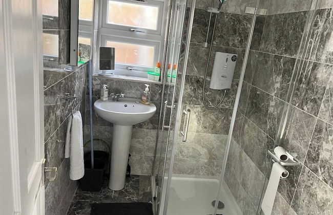 Cozy Studio in Dagenham, London - Photo 5