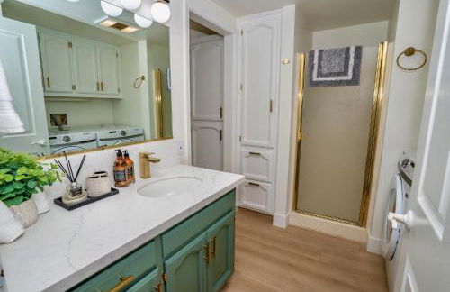 Secluded Mtn Top Family Haven w/Views Spa & Arcade - Photo 29