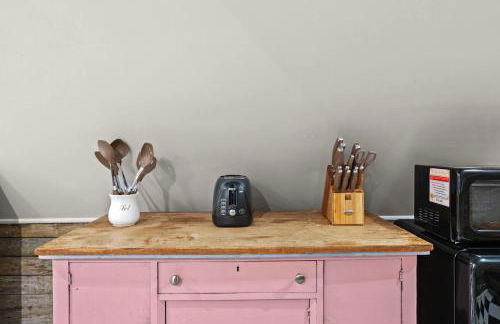 Cozy Top-Floor Retreat in the Heart of Louisville - Photo 38