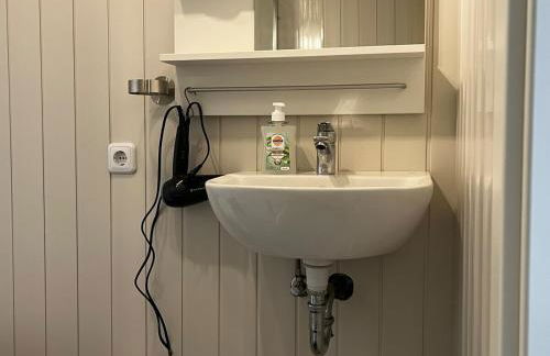 janu-homes - 1 Zimmer Apartment - 2 Betten, Kirchblick vom Kirchplatz - Photo 8