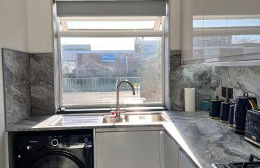 Luxxe House with Hot tub and Pool table - Photo 32