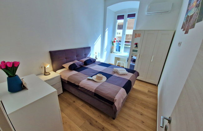Lola's Place - Photo 17