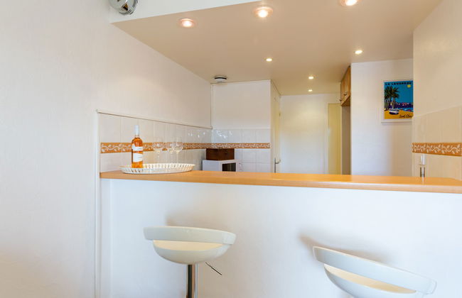 1 bedroom Apartment in Bormes-les-Mimosas with swimming pool and terrace - Photo 3
