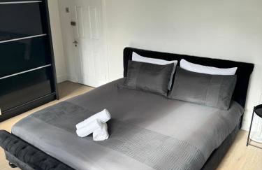 Master Bedroom in a house share thirty minutes away from Waterloo Station Shared Bathroom - Foto 4