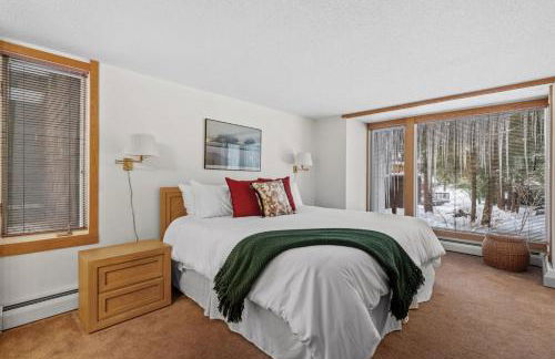 Mountain Haven for Families w Deck - Shuttle - Views - Foto 8