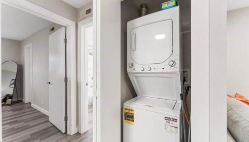 Prime West Downtown Studio and 1BR Suites w Free Parking, Washer, and Dryer - Foto 4