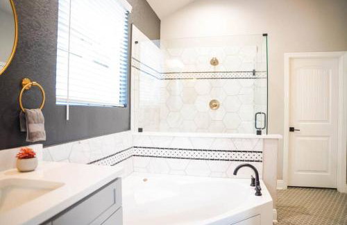 Helotes Serenity-Luxury 3bed/2.5 bath 2300 sq foot - Foto 25