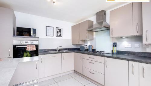 Four Bedroom Semi Detached House By Klarok Accommodation Peterborough With Free Parking & Garden - Foto 5, stove, toaster