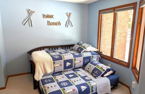 NEW! The Lighthouse - Cute, Large, and Lakefront! - Foto 39