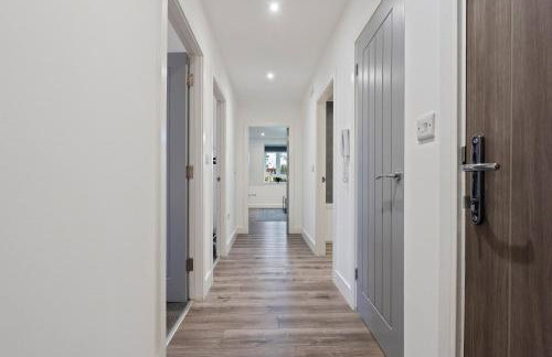 Stylish Two Bedroom Apartment - Secure Parking & Balcony 9MC - Photo 38