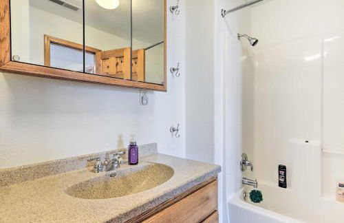 House with Deck Overlooking Lake of the Ozarks! - Foto 18