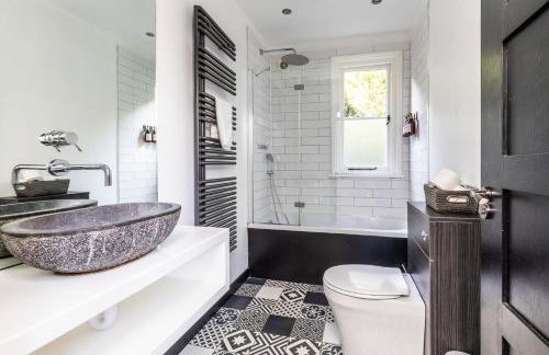 Locksbrook Lodge - Hot Tub - Spacious Outdoor Space - Photo 31