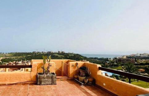 2 bedroom Penthouse with a private 360 rooftop terrace with sea and mountain views - Photo 16