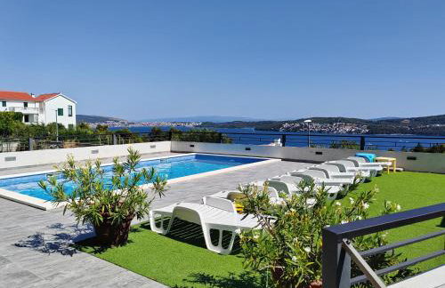 Villa Confido - Luxury 3BR Apartment with Private Pool near Trogir - Photo 16