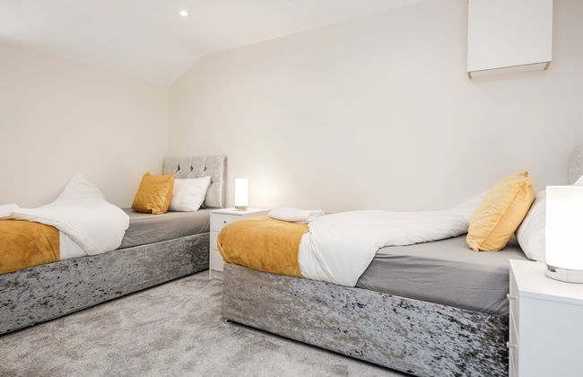 Bedford Hospitalsouth Wing4 Guests3 Bedswifi - Photo 7