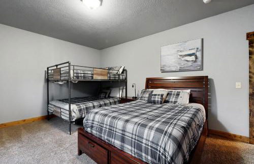 8 Bed 5 Bath Vacation home in Fish Haven - Photo 30