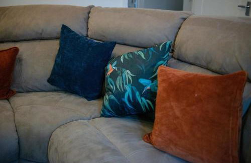 4-Bed, Sleeps 6, contractors welcome! - Foto 13