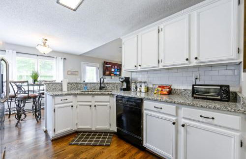 Fully Fenced & Stylish 3BR Near LakePoint Sports - Foto 13